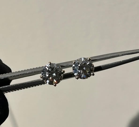 Studs 1.5 CT E-F VS1